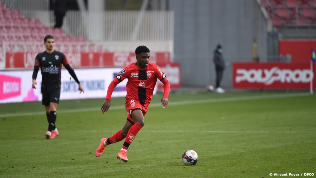 Junior Dina Ebimbe / Lens – DFCO  : « Jouer plus libérés »