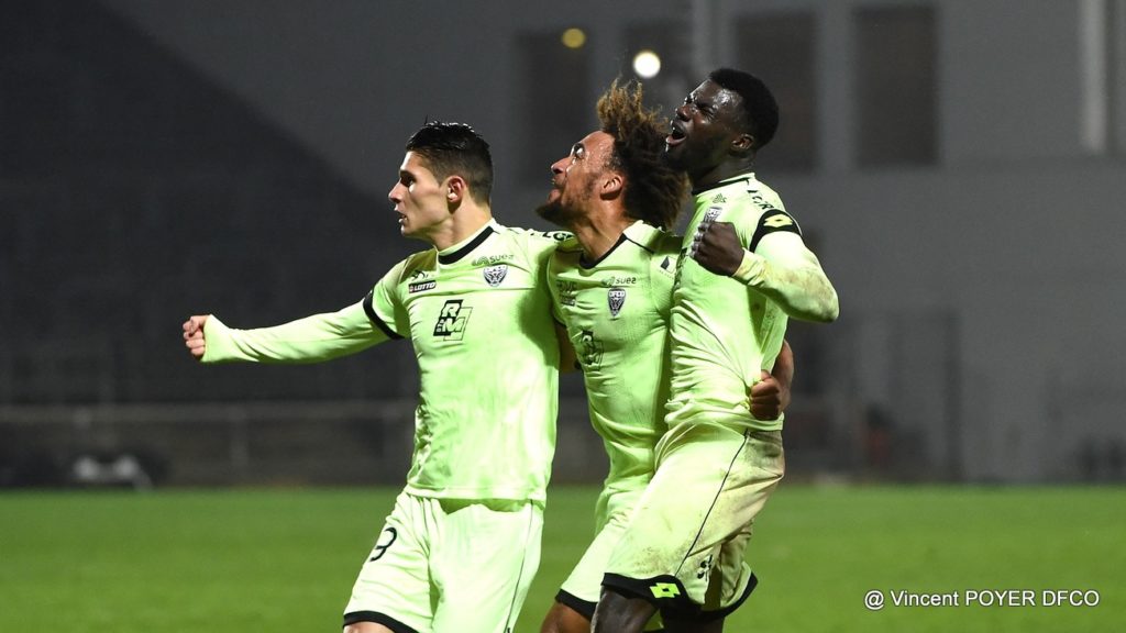 Le résumé vidéo de Nîmes – DFCO (1-3)