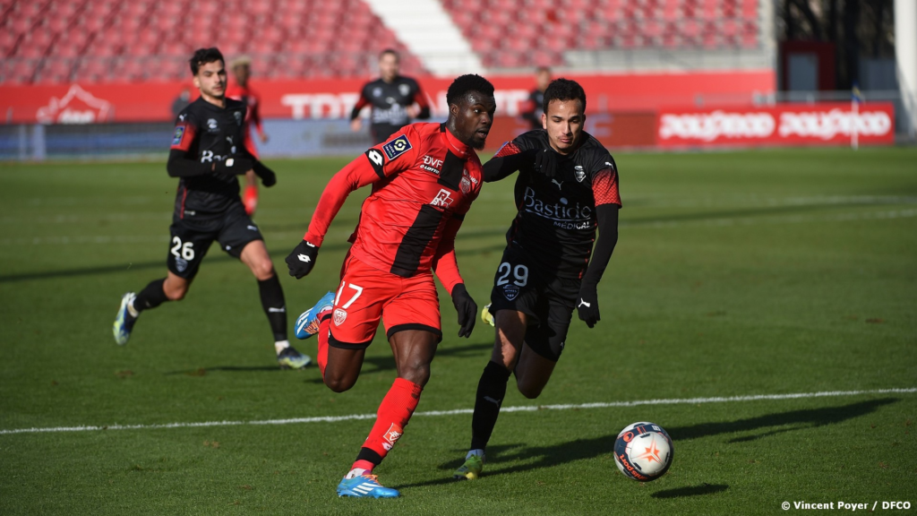 Le DFCO perd son duel face à Nîmes (0-2)