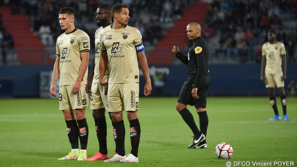 Grenoble – DFCO : Gaël Angoula au sifflet