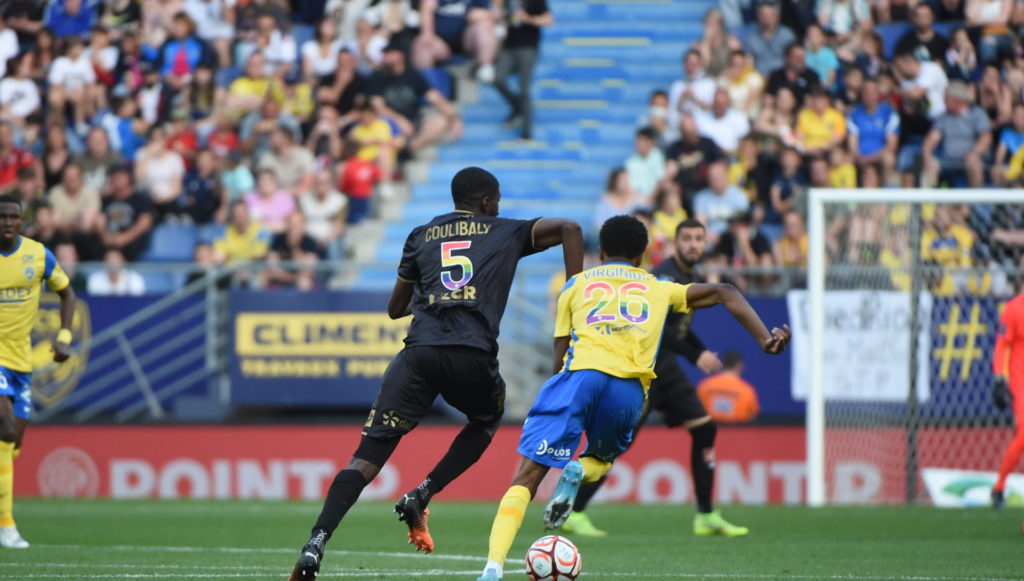 114 maillots aux enchères pour lutter contre l’homophobie