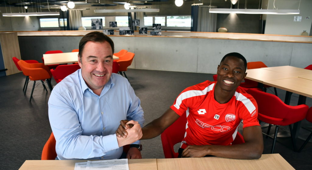 Ahmad Ngouyamsa prolonge au DFCO !