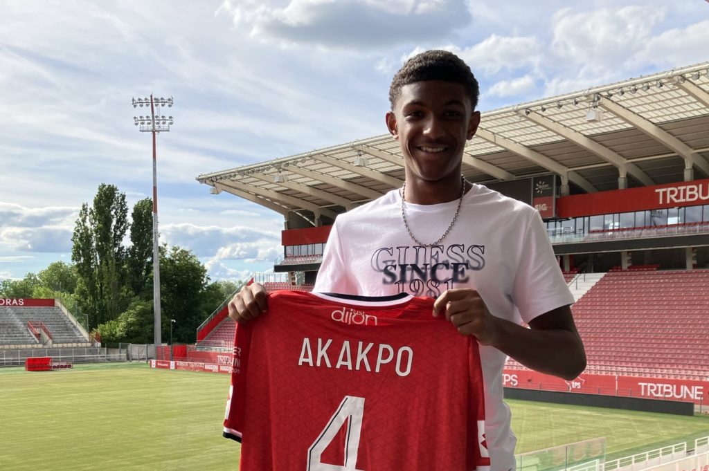 Formation : le jeune Izak Akakpo s&rsquo;engage avec le DFCO