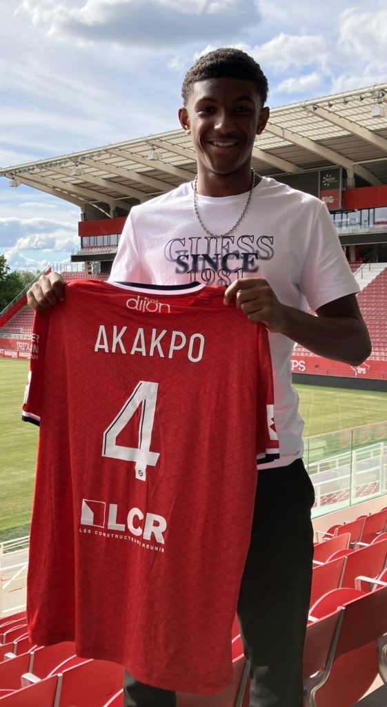 Formation : le jeune Izak Akakpo s&rsquo;engage avec le DFCO