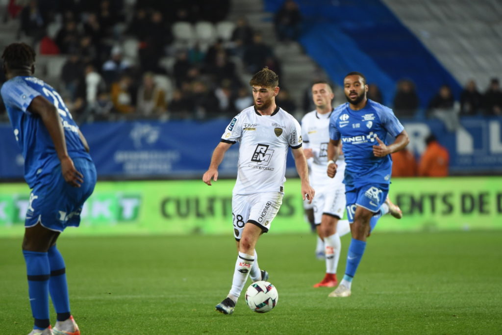 Des maillots aux enchères en soutien au Bleuet de France !