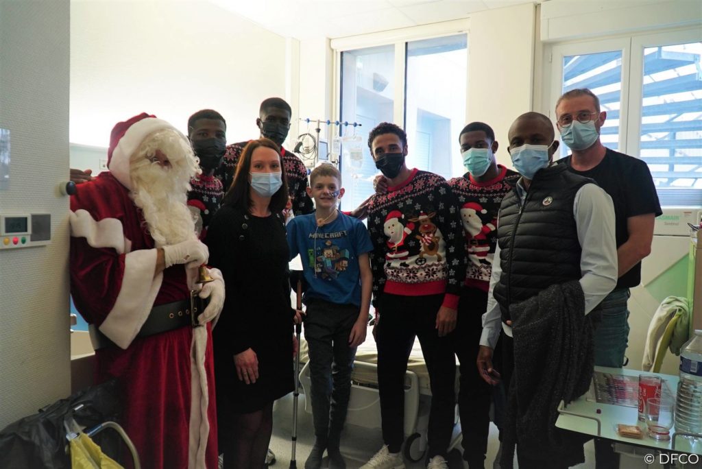 Le DFCO rend visite aux enfants malades