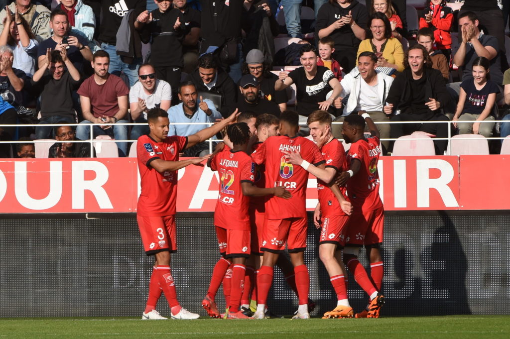 Lancement de la vente aux enchères des maillots aux numéros arc-en-ciel 