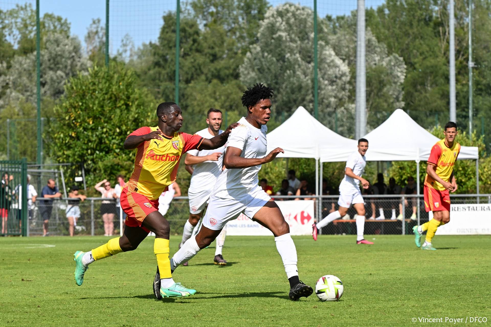Le travail continue pour le DFCO, battu par Lens (0-2)