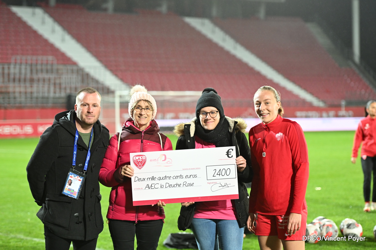 Octobre Rose : Remise du chèque à « Avec la Deuche Rose »