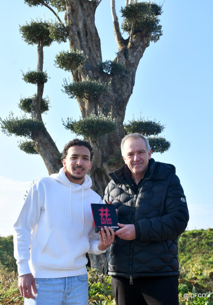 Zakaria Fdaouch a reçu son trophée chez SONOFEP