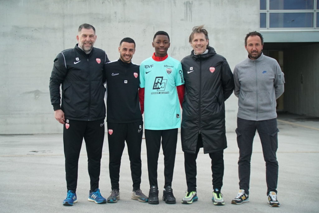 Cameron Sandi s&rsquo;engage sur le long terme au DFCO