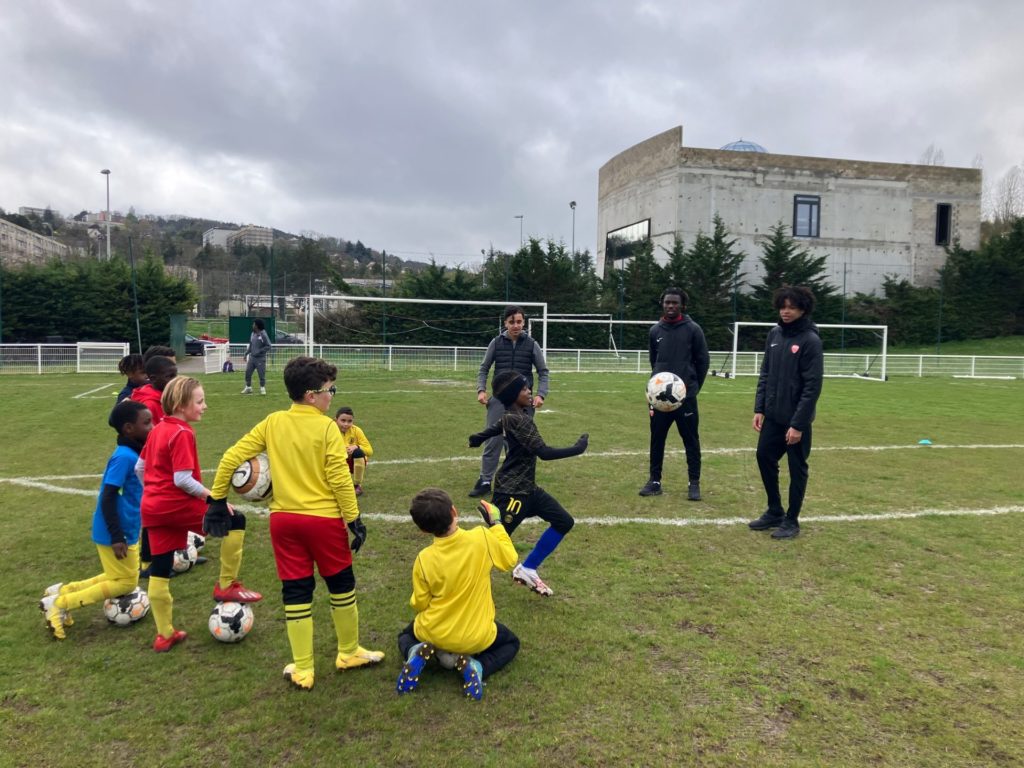 Les joueurs de la formation présents à l&rsquo;école de foot de l&rsquo;ASFO