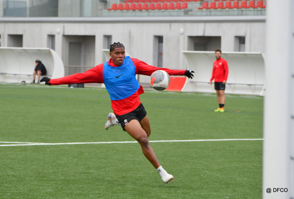 Avant Versailles, le DFCO se prépare sur synthétique : l&rsquo;album photos