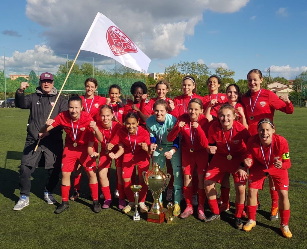 Les U15F remportent le tournoi de Villefranche