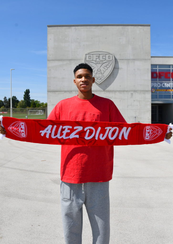 N3 : Emmanuel Junior Chidi signe au DFCO